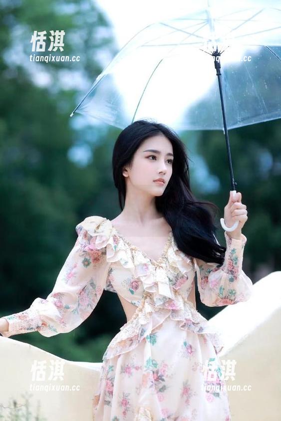 尤果网-Sara 尤果网 - Sara的白裙全集:看她如何用作品讲述生活的点滴美好