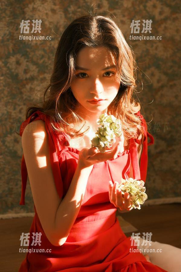 尤果网 - 解锁于梓馨比基尼全集，轻松下载精彩写真作品！