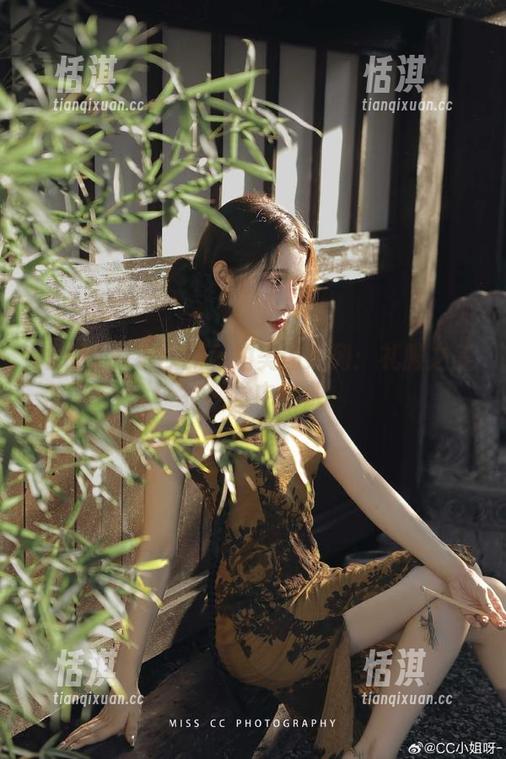 尤果网 - 小欧的私拍美图系列：礼服之美在视觉中绽放