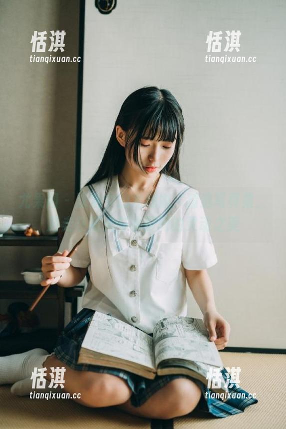 尤果网 - 泳池中的尤娜娜：精选写真集，游走在阳光与水影间的灵动之美