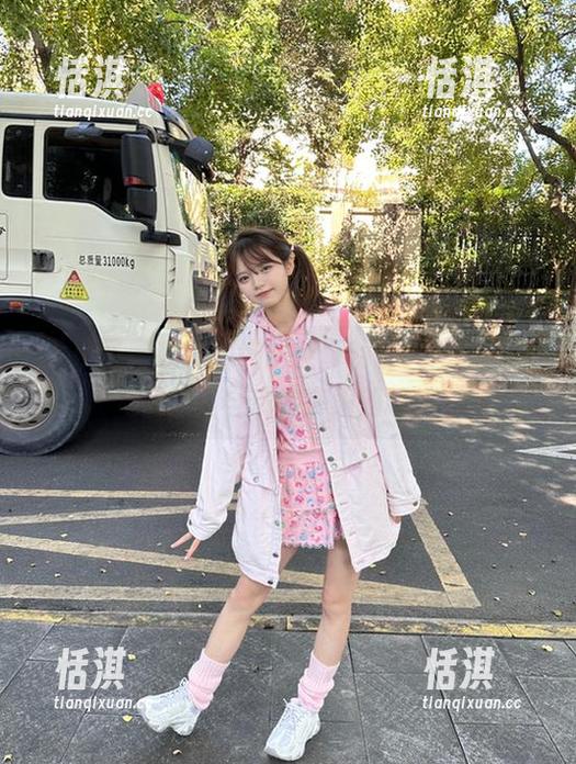 尤果网 - 在线探访沈佳熹的夏天作品，遇见梦幻与现实交织的瞬间