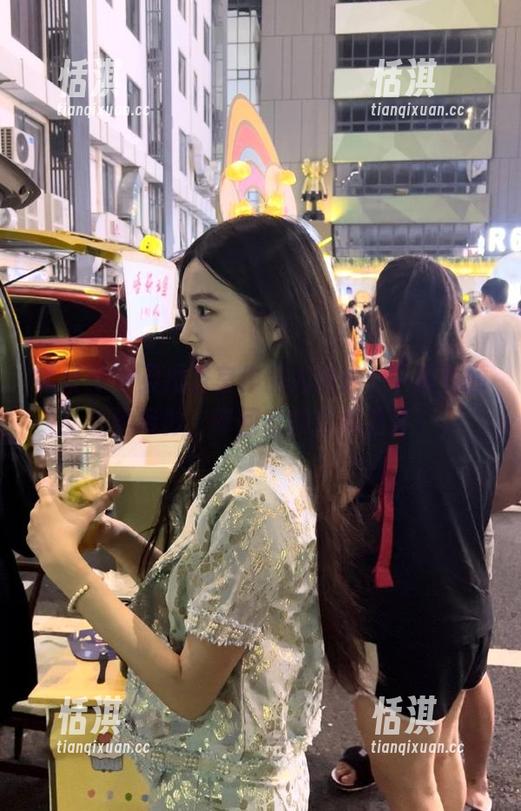 尤果网 - 贝拉浴室作品大放送，下载她的绝美摄影，带回家的艺术之旅！