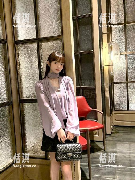 尤物馆 - 定制泳池写真：陆萱萱Cecilia的五彩世界与迷人图片
