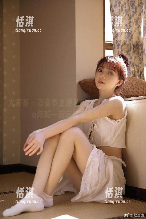 尤蜜荟-laura阿姣 尤蜜荟 - 万圣节主题私房美图,跟随laura阿姣一起玩转鬼魅风情!