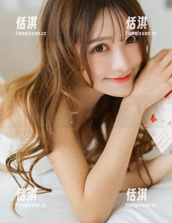 尤蜜荟 - 允尔最新写真分享，天台的浪漫氛围让每一张照片都充满故事。