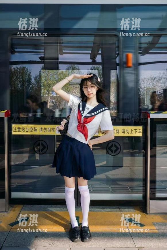 尤蜜荟 - 发现娜露Selena浴缸的秘密，在线欣赏高清写真作品吧！