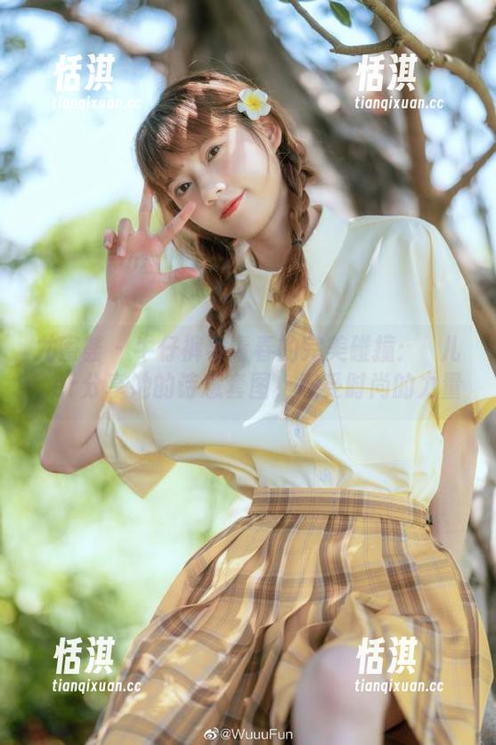 尤蜜荟 - 牛仔裤与青春的完美碰撞：玥儿玥er分享她的诗意套图，感受时尚的力量