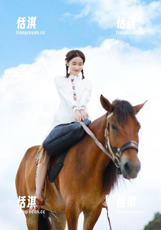 微密圈 - 追寻美的脚步，张思允最新吊带黑丝写真你绝对不容错过