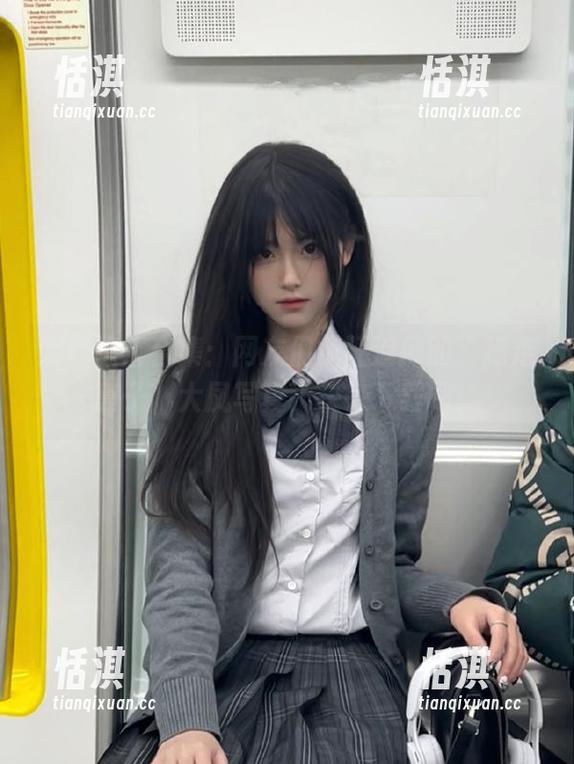 抱走莫子 网盘惊喜合集:网友们疯狂追捧的“抱走莫子”大凤写真,快来下载吧!