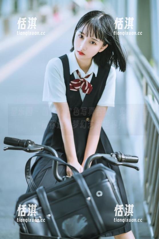 星乐园 - 茵宝的白色写真合集，免费下载，带你进入梦幻艺术世界！