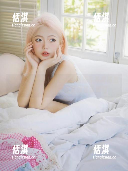 星颜社 - 果儿Victoria的居家写真精选图包：一场视觉盛宴的温馨旅程