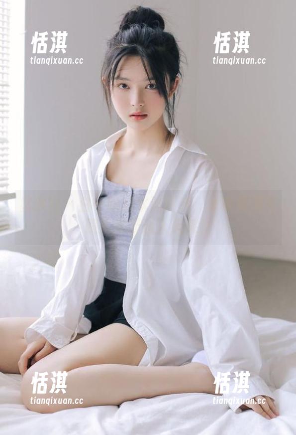 星颜社 - 白一晗的水边狂欢：泳衣美图与照片尽显迷人风采！