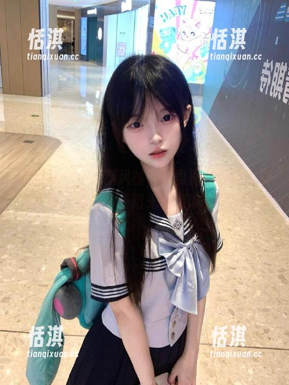星颜社 - 小清新风格，韩雨嘉的精选比基尼写真，带你享受阳光与海浪的亲密接触