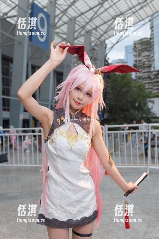 星黛鹿鹿i的幻想世界：独特苗疆蓝蝶精选图集写真展示