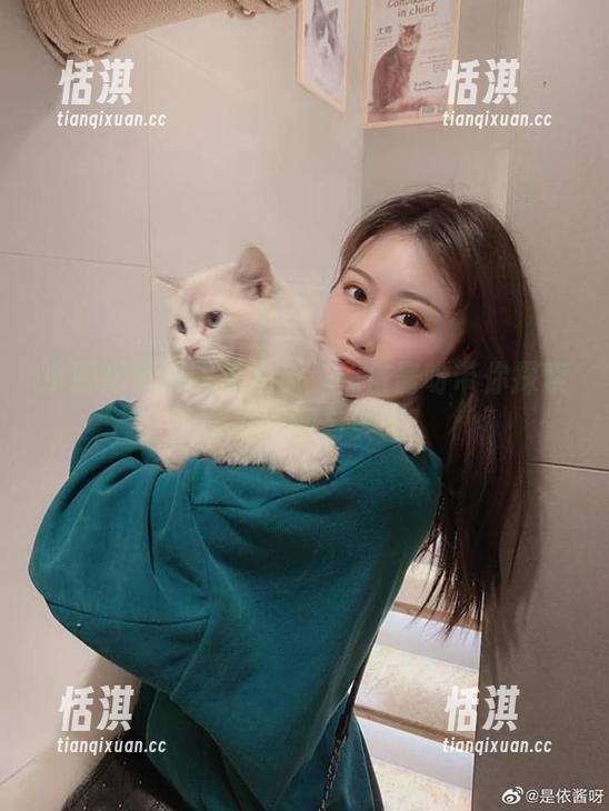 是依酱呀 小厨娘系列图集更新:是依酱呀带你探索烹饪的温暖与美好!