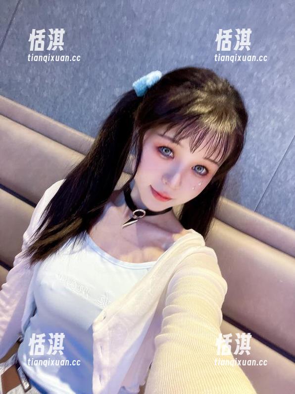 视觉盛宴：晕崽Zz长腿最新图集更新，时尚穿搭灵感尽在其中！