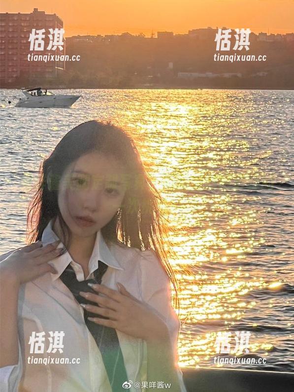 果咩酱 果咩酱美腿定制写真,简直是对摄影师的一次挑战!