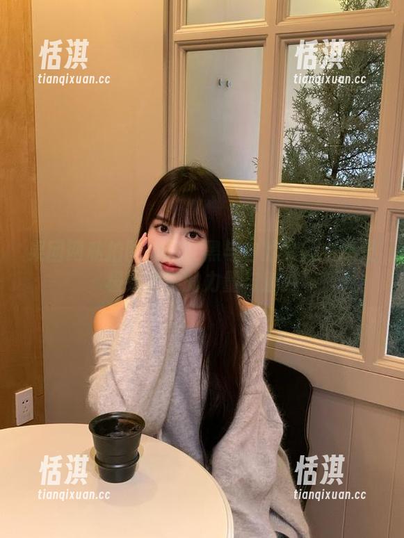 果团网私拍图集：在黑与白的交融中感受极致美学的力量与魅力