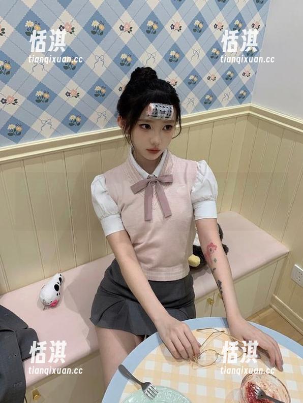 柴系小乖-生煎团团 柴系小乖 - 生煎团团分享她的黑丝写真作品,穿梭于优雅与性感之间