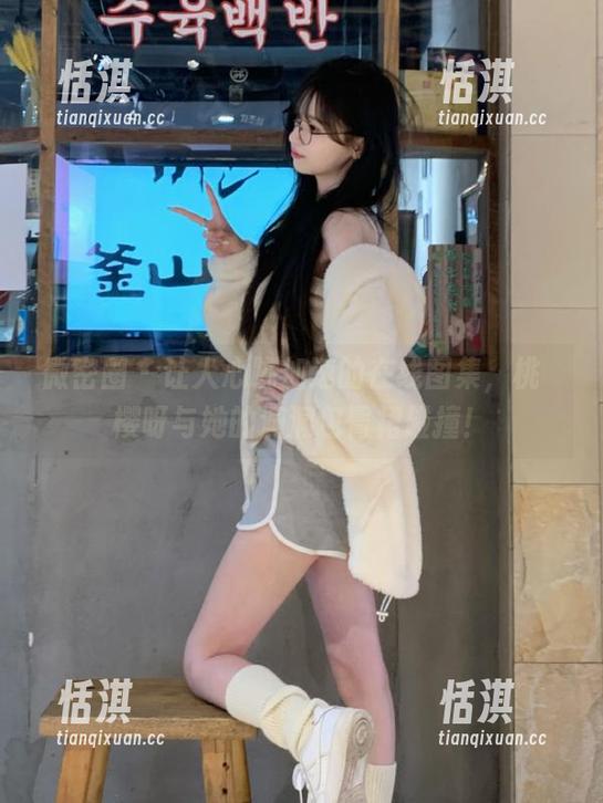 桃沢樱呀 微密圈 - 让人心跳加速的在线图集,桃沢樱呀与她的洞洞包臀裙碰撞!