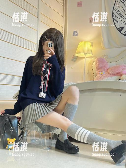 梦丝女神 - 宁夏的白衬衫梦境：下载这本写真集，享受艺术之美