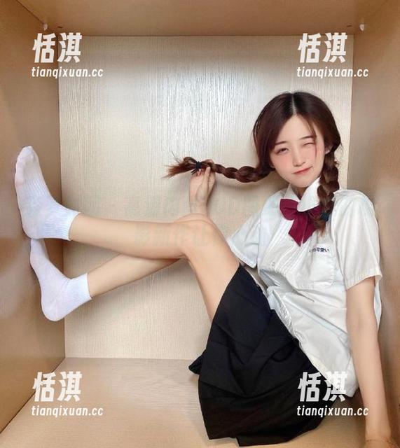 森萝财团 - 高清肉丝30D图册：小梓的摄影新作让你心动