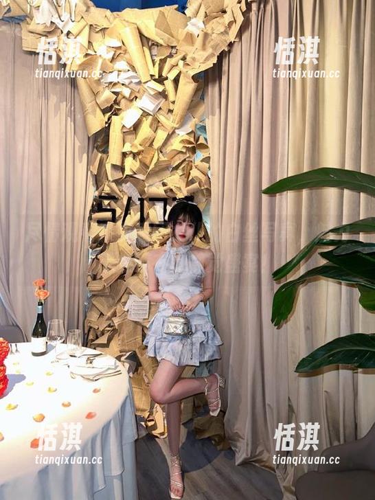 尽情观看森萝财团女仆的白丝写真，魅力无处不在的视觉盛宴！