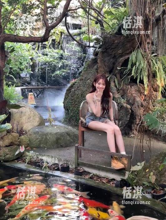 森萝财团独家更新：凉席上的白丝美足少女合集，释放你心中的幻想