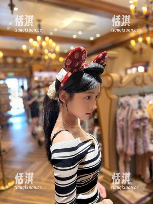 模范学院-宅兔兔 模范学院 - 学姐宅兔兔的私房写真合集,感受她的每一份心动与温柔。