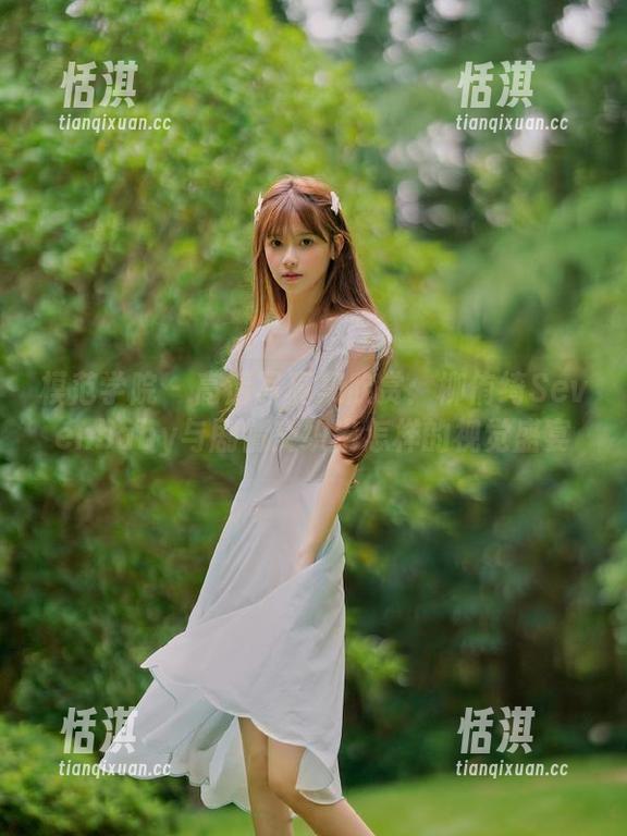 模范学院-柳侑绮Sevenbaby 模范学院 - 高清写真集欣赏:柳侑绮Sevenbaby与剧情交织出怎样的视觉盛宴