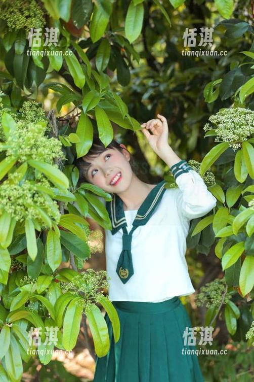 模范学院 - 精选柳侑绮Sevenbaby自拍作品，透过镜头感受她的青春活力与无限创意
