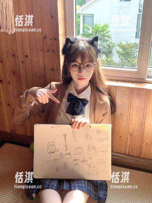 模范学院 - 名媛风范！郑颖姗美足高清合集，尽情欣赏艺术与优雅的结合