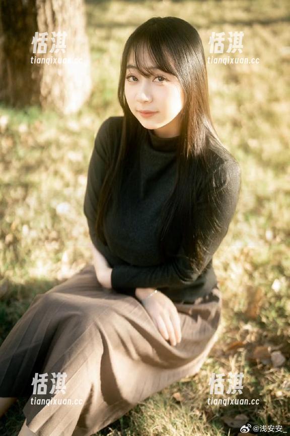 浅安安户外写真免费合集，尽享阳光与清新空气的绝美瞬间