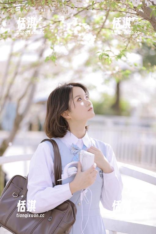 物恋传媒 - 可爱小女仆与小竹的写真旅程：探索精彩资源