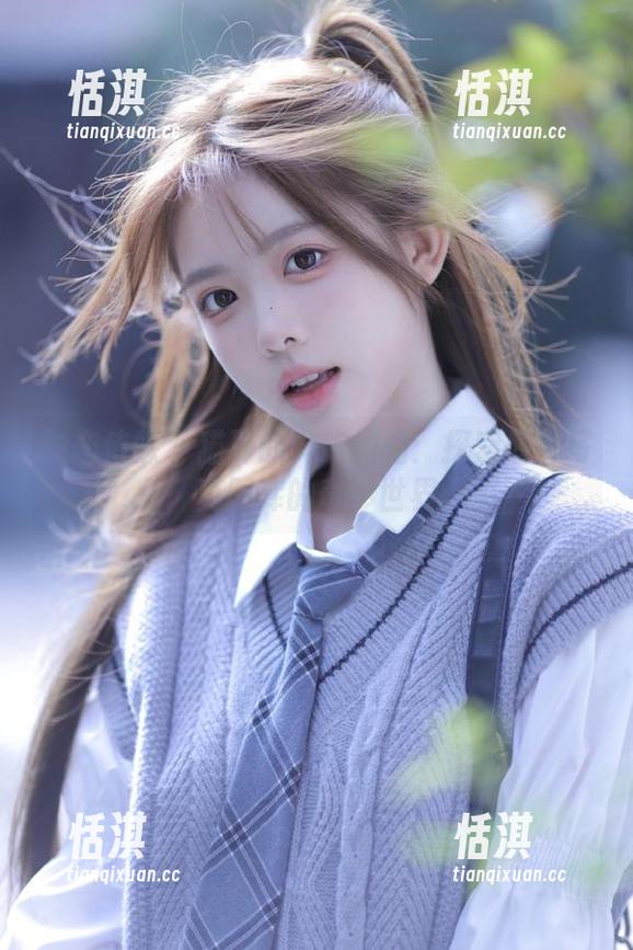 物恋传媒 - 猫耳的奔跑的海：探索最美写真图库的奇妙世界