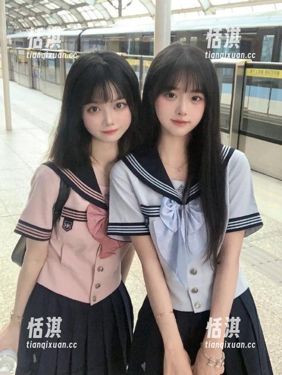 猪饲料 微密圈 - 锦绣人生尽在猪饲料的油亮黑色吊带写真作品,立即下载感受魅力四射!