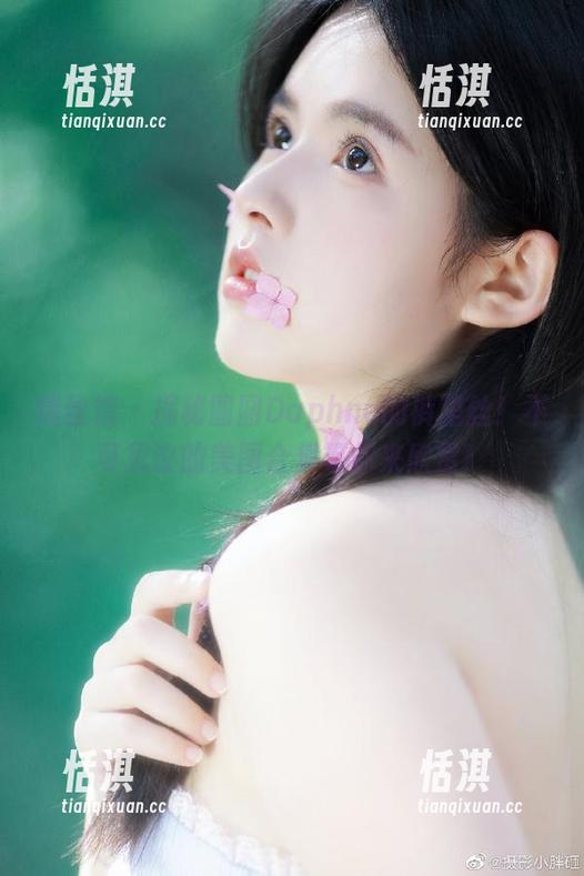 瑞丝馆 - 揭秘圆圆Daphne的裤里丝！不可思议的美图合集等你来欣赏！
