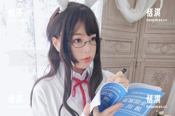 白烨烨瑜伽套图资源，重塑身体与心灵的和谐美感