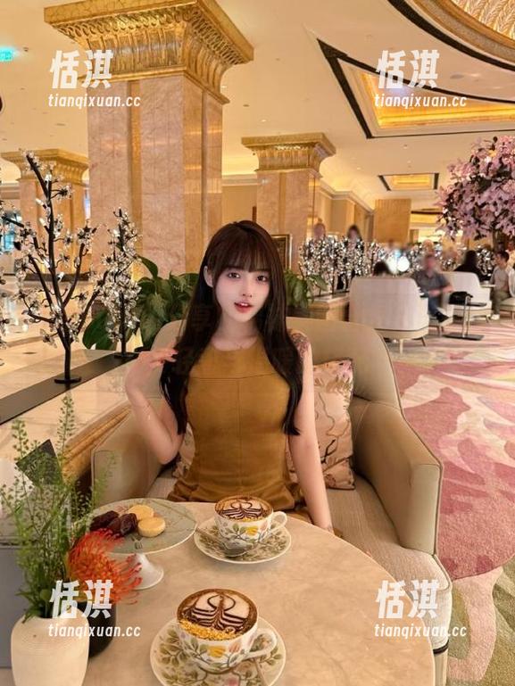 白露Bululu分享的棉袜美图合集，演绎秋冬轻奢与温暖的搭配