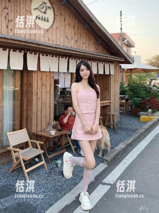 白龙猫女 微密圈 - 免费享受白龙猫女的职业装库里斯美图,让你的心情瞬间大好!