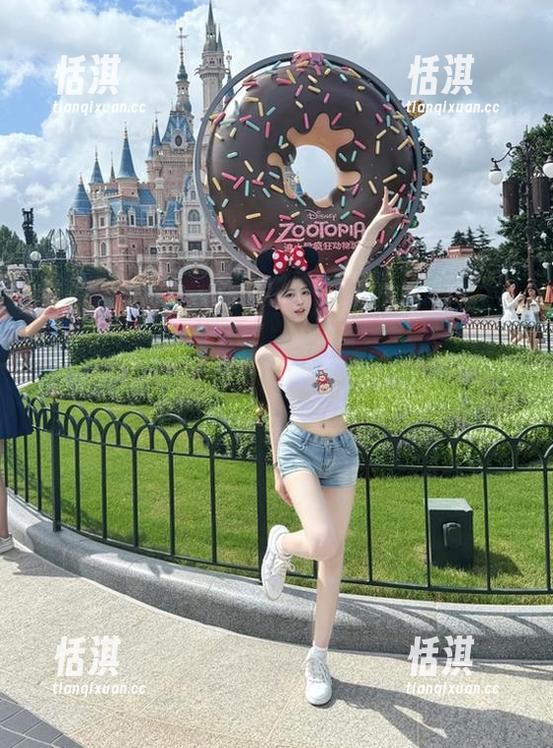 白龙猫女 微密圈 - 白龙猫女肉丝秀禾服写真,无圣光图包中的异域风情