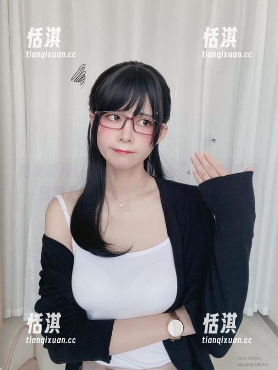 绝美瞬间！“眼酱大魔王w”居家写真原图图集，一场视觉与美感的狂欢！