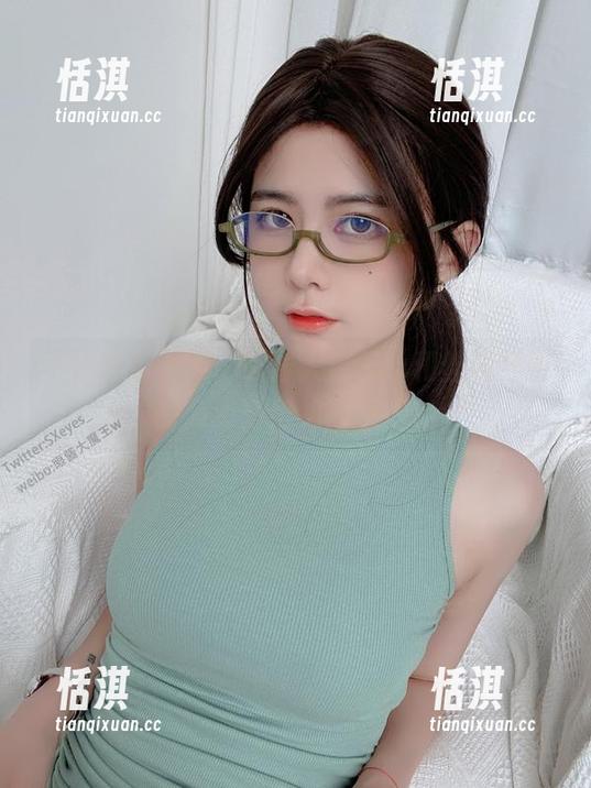 不怕你看不懂，眼酱大魔王w和丝袜红茶的高清壁纸绝对撩人！