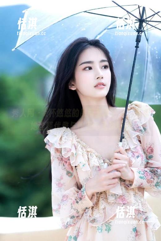 秀人网 - z杯悠悠的吊带艺术合集，观看她诠释优雅与性感的无限可能