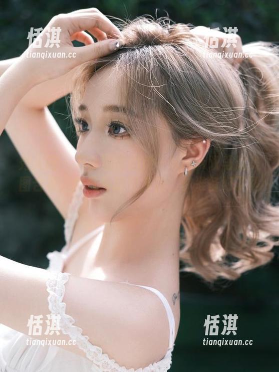 秀人网-伊一Moon 秀人网 - 万众期待的伊一Moon双马尾美图合集,帅气与搞笑并存,你准备好了吗?