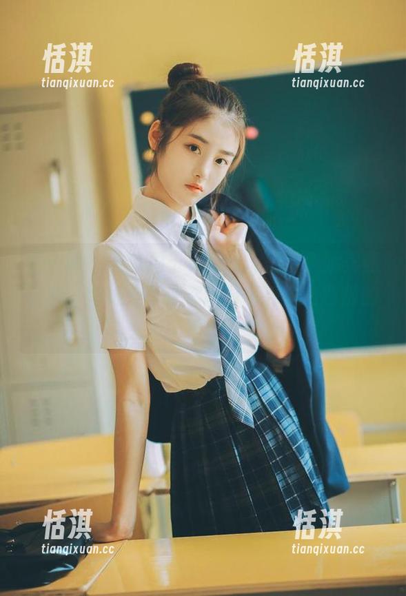 秀人网 - 收集周于希Sally黑丝美腿美照合集，壁纸分享让你随时享受魅力四射的她！