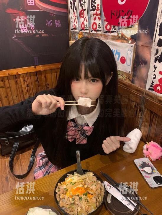秀人网 - 唐安诺最新内衣写真美图更新，带您领略时尚与妩媚的完美融合