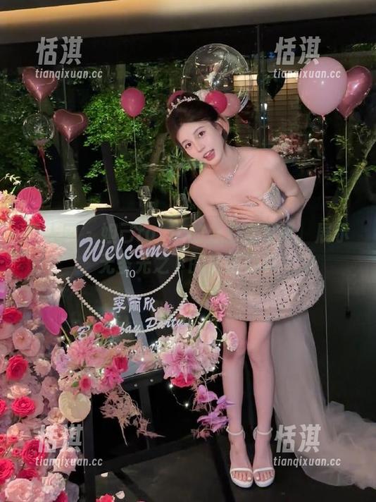 秀人网-妲己toxic 秀人网 - 妲己toxic的办公室写真,展示无圣光之下的美图韵味