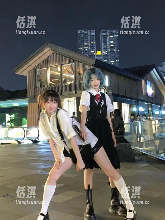 秀人网-孟狐狸FoxYini 秀人网 - 绝美瞬间!免费欣赏孟狐狸FoxYini的精致礼服套图,尽显优雅气质!