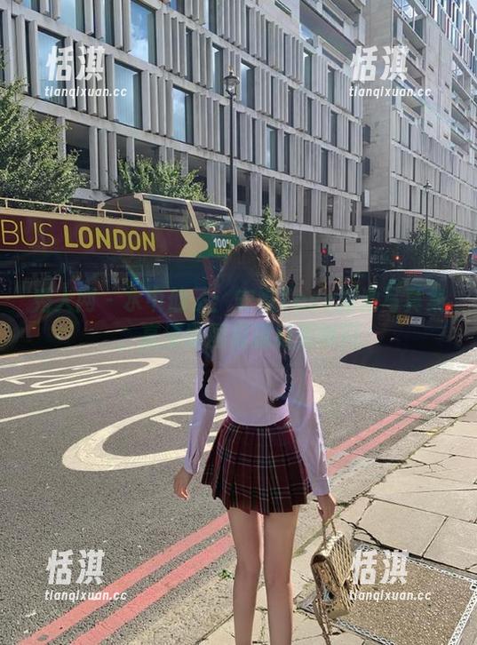 秀人网 - 水中仙子：安妮Tess泳池写真集，高清原图展现绝美瞬间